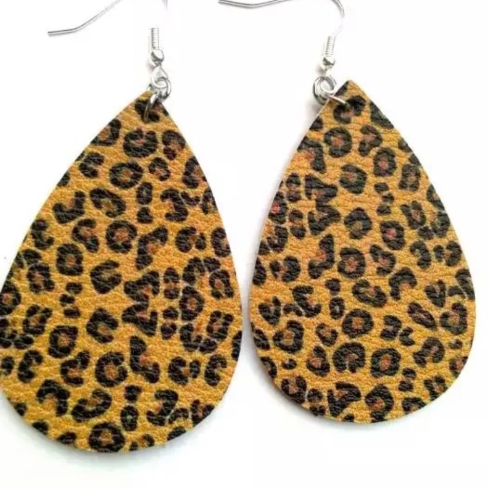 Cute leopard drop earrings